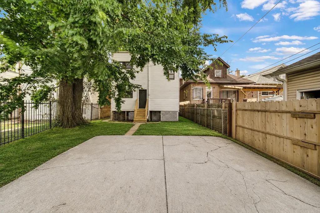5228 West Quincy Street W Chicago IL 60644