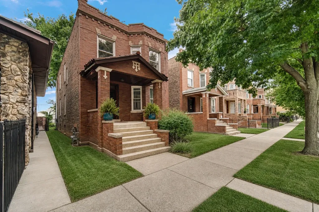 5228 West Quincy Street W Chicago IL 60644