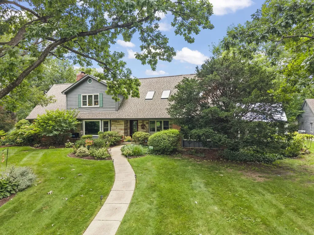 27W118 Cove Lane Warrenville IL 60555
