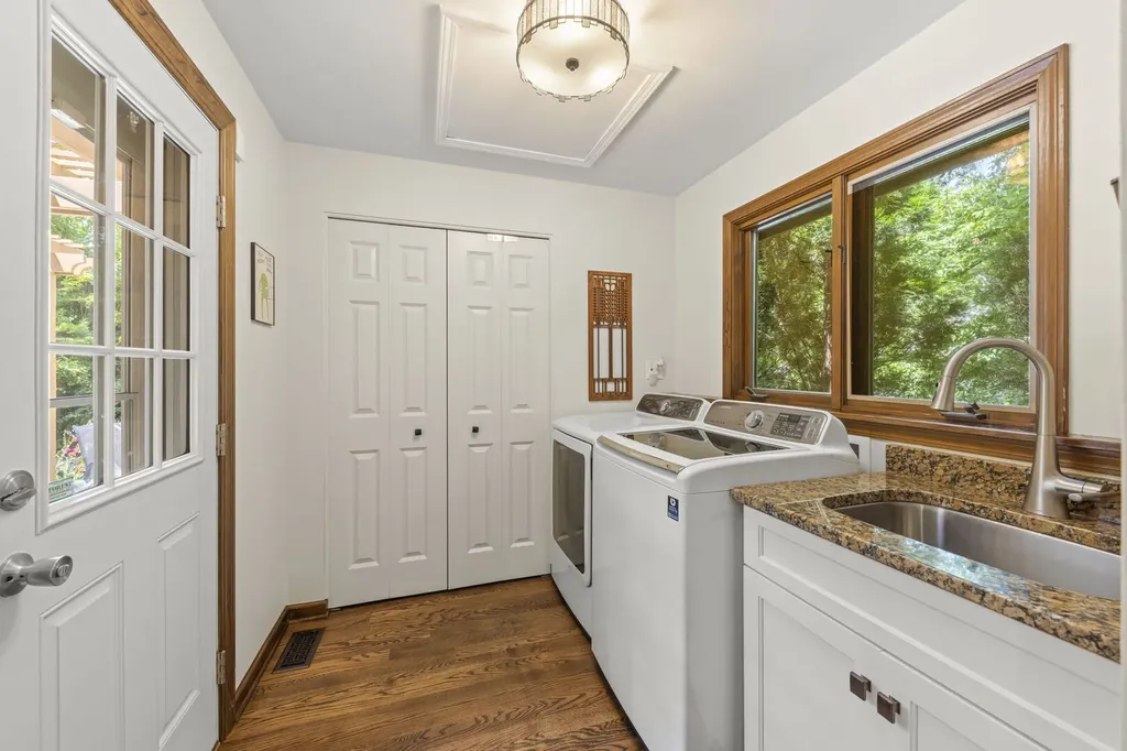 27W118 Cove Lane Warrenville IL 60555
