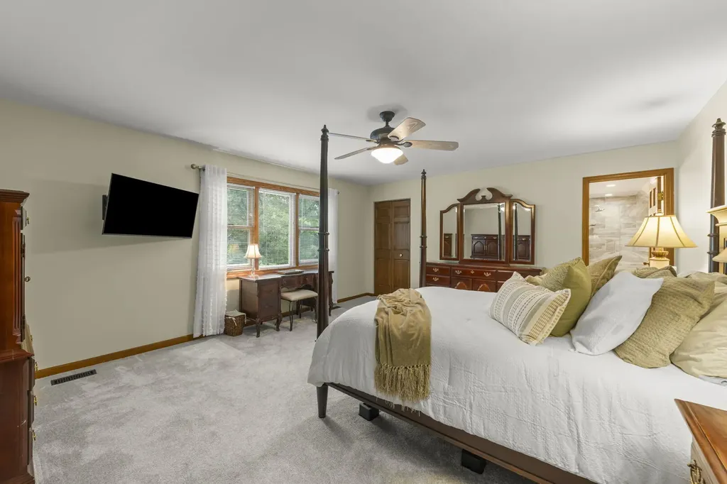 27W118 Cove Lane Warrenville IL 60555