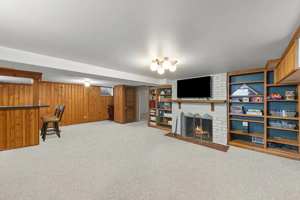 27W118 Cove Lane Warrenville IL 60555
