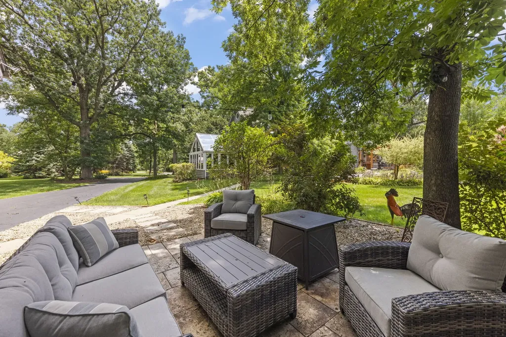 27W118 Cove Lane Warrenville IL 60555