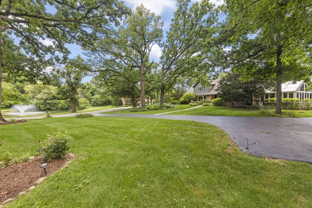 27W118 Cove Lane Warrenville IL 60555