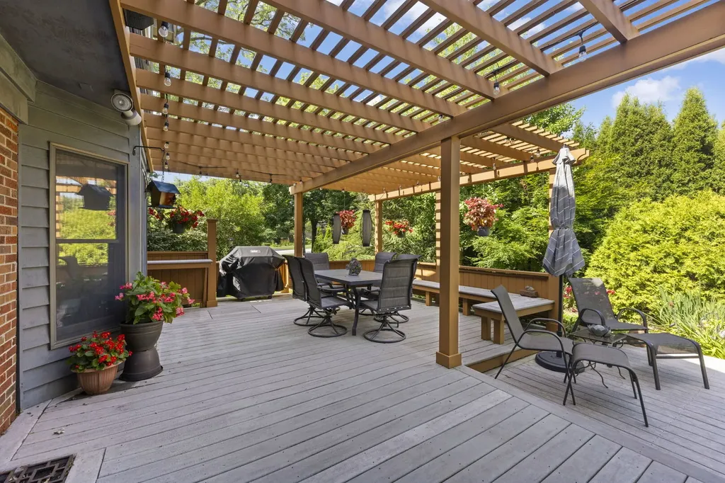 27W118 Cove Lane Warrenville IL 60555