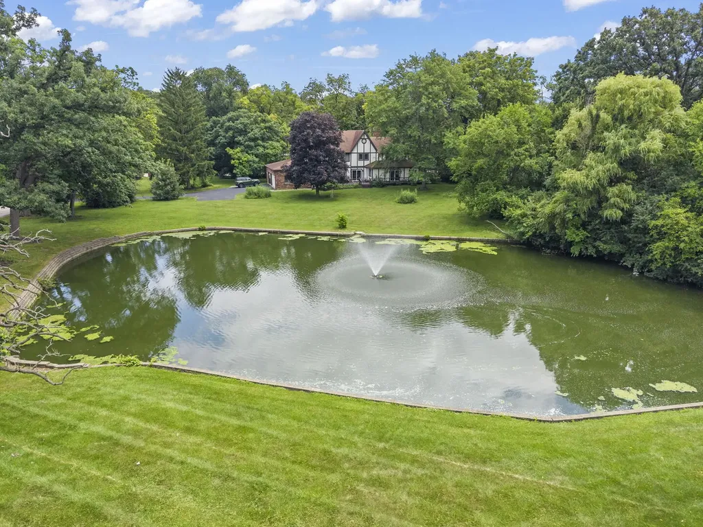 27W118 Cove Lane Warrenville IL 60555