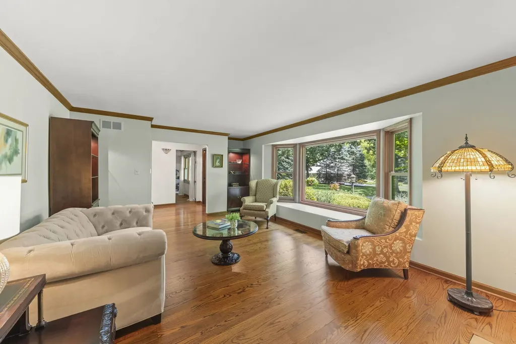 27W118 Cove Lane Warrenville IL 60555
