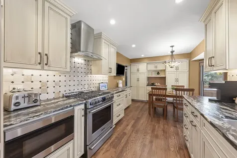 27W118 Cove Lane Warrenville IL 60555