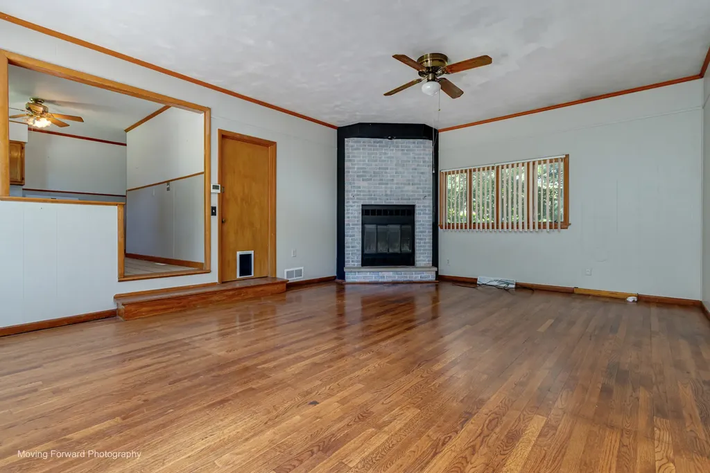 7S151 North Eola Road Aurora IL 60502