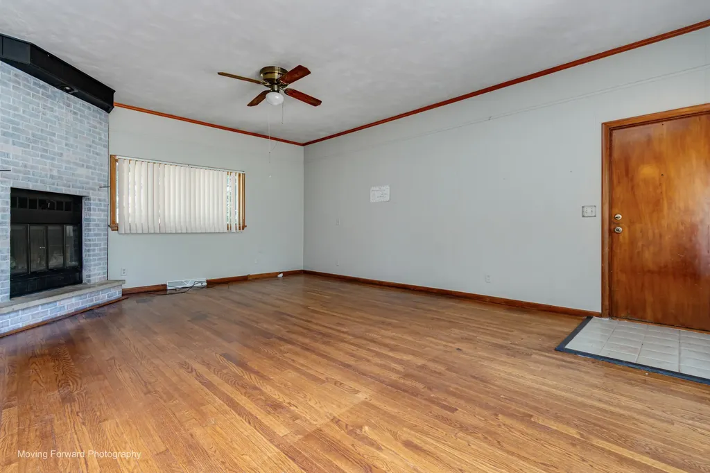 7S151 North Eola Road Aurora IL 60502