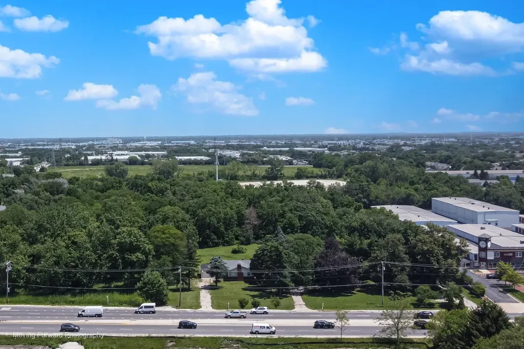 7S151 North Eola Road Aurora IL 60502
