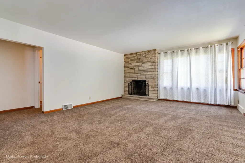 7S151 North Eola Road Aurora IL 60502
