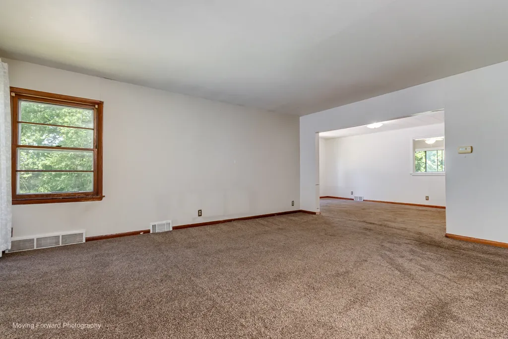 7S151 North Eola Road Aurora IL 60502