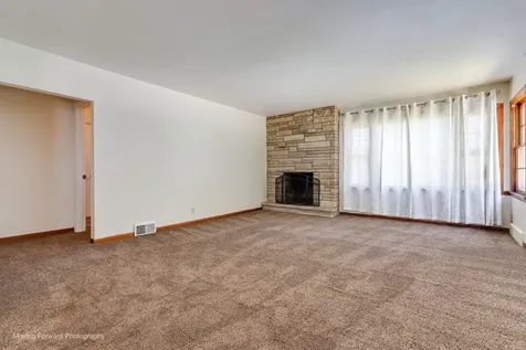 7S151 North Eola Road Aurora IL 60502
