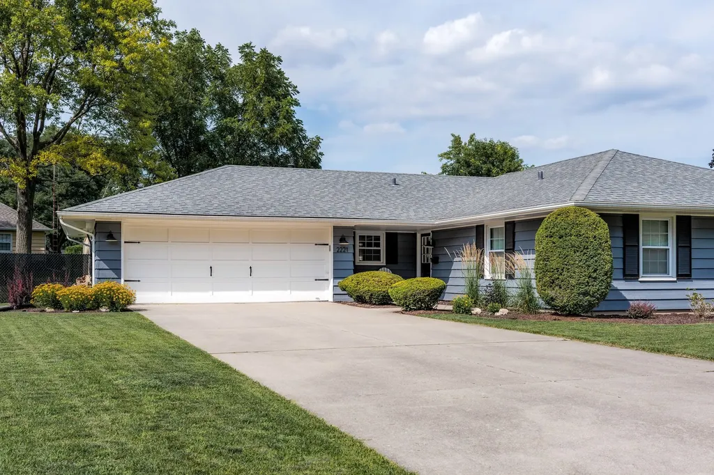 2221 Gettysburg Drive Aurora IL 60506