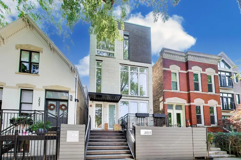 2025 West Crystal Street Chicago IL 60622