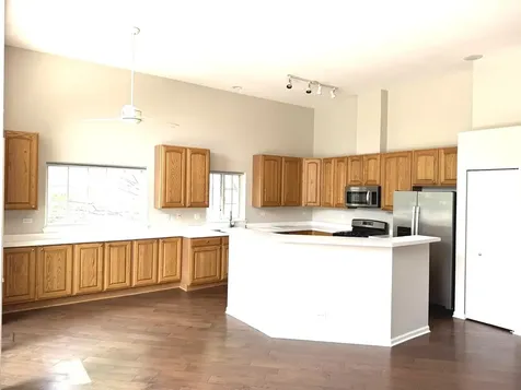 7187 Dada Drive Gurnee IL 60031