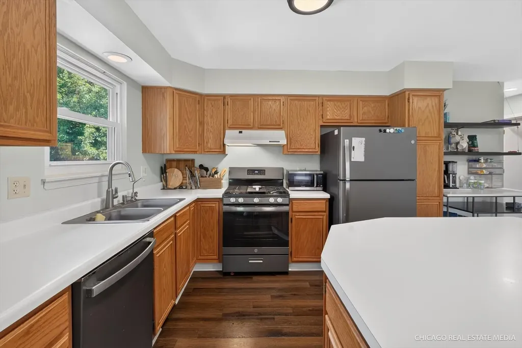 871 Brandt Drive Lake In The Hills IL 60156