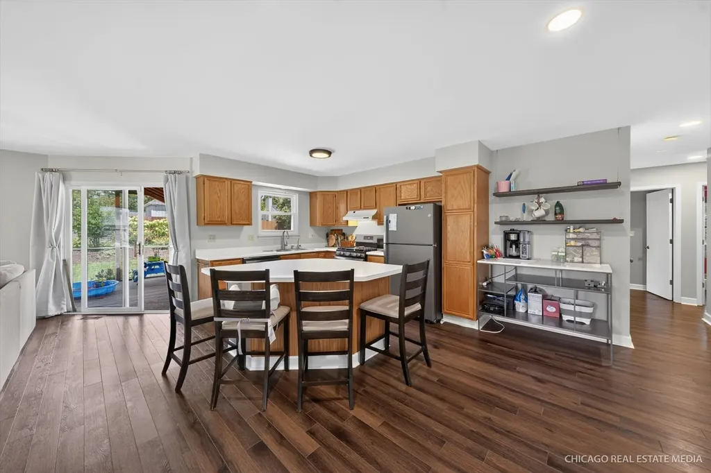 871 Brandt Drive Lake In The Hills IL 60156