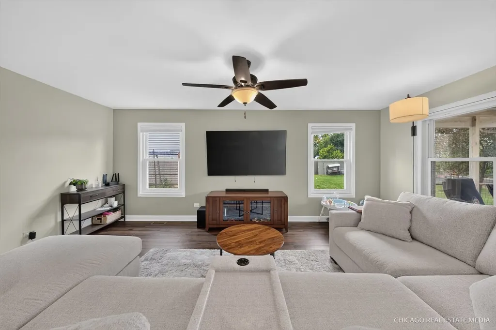 871 Brandt Drive Lake In The Hills IL 60156