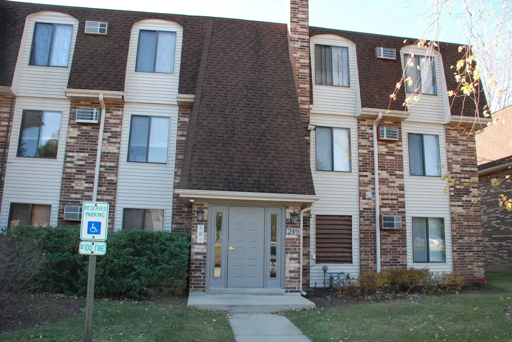 249 West Court Of Shorewood Court Vernon Hills IL 60061