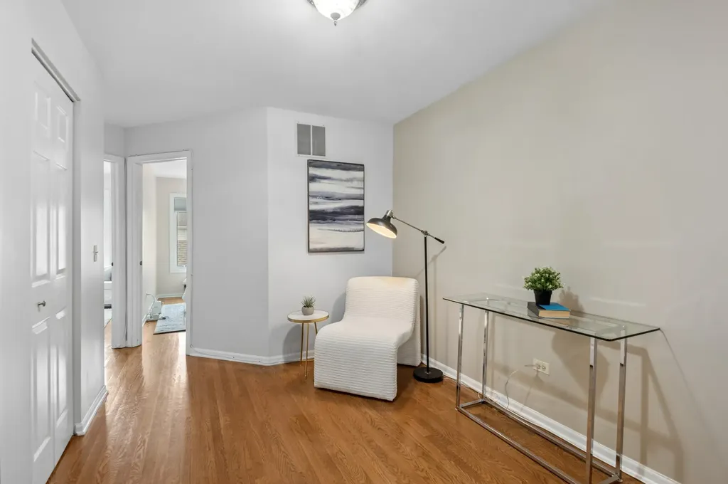 4265 West Thorndale Avenue Chicago IL 60646
