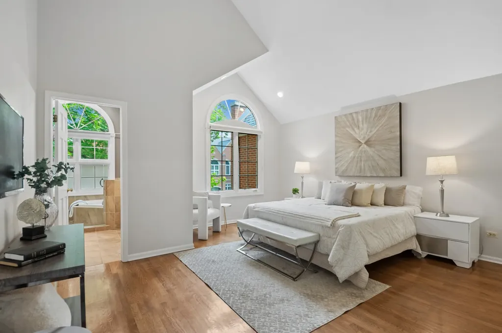 4265 West Thorndale Avenue Chicago IL 60646