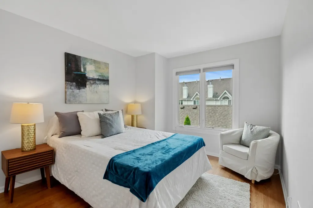 4265 West Thorndale Avenue Chicago IL 60646