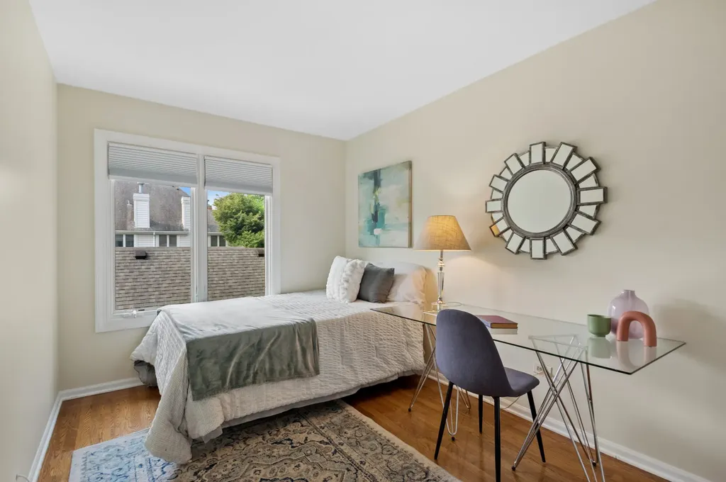 4265 West Thorndale Avenue Chicago IL 60646