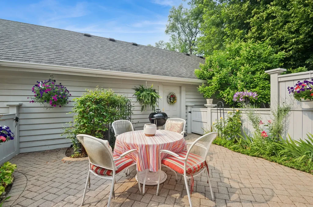 4265 West Thorndale Avenue Chicago IL 60646