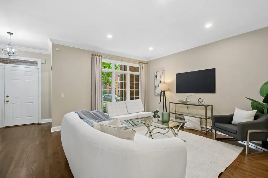 4265 West Thorndale Avenue Chicago IL 60646