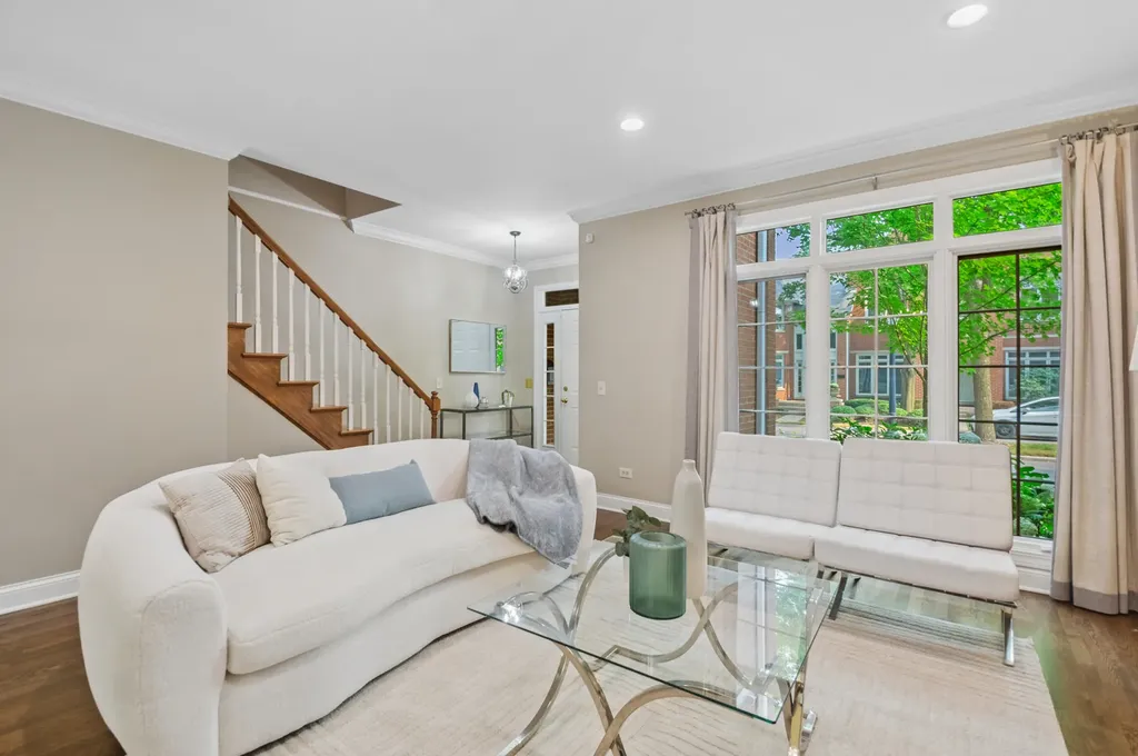 4265 West Thorndale Avenue Chicago IL 60646