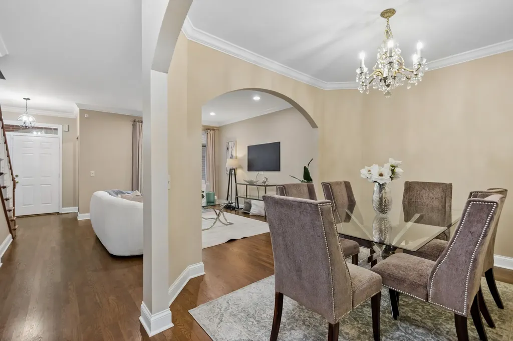 4265 West Thorndale Avenue Chicago IL 60646