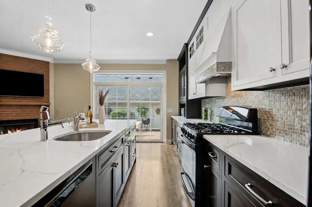 4265 West Thorndale Avenue Chicago IL 60646