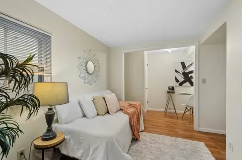 4265 West Thorndale Avenue Chicago IL 60646