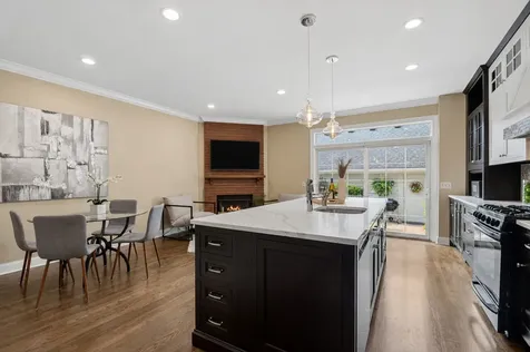 4265 West Thorndale Avenue Chicago IL 60646