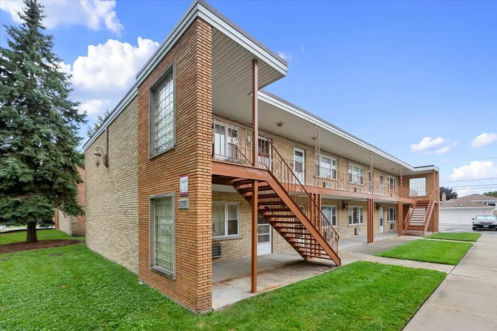 6212 West 64th Place Chicago IL 60638