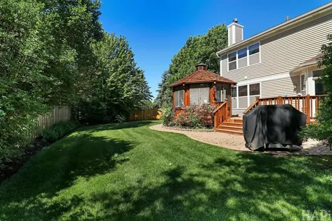 2001 Sparrow Circle Round Lake IL 60073
