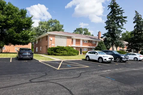 1101 Holiday Lane Des Plaines IL 60016