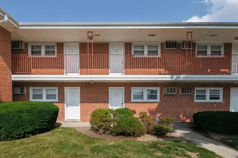 1101 Holiday Lane Des Plaines IL 60016