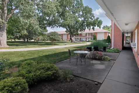1101 Holiday Lane Des Plaines IL 60016