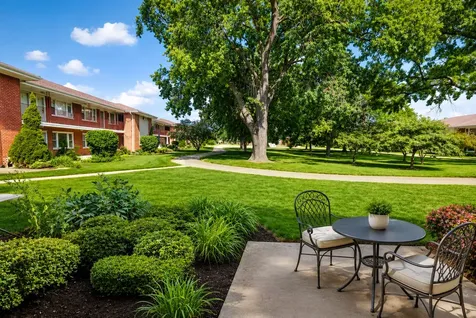 1101 Holiday Lane Des Plaines IL 60016