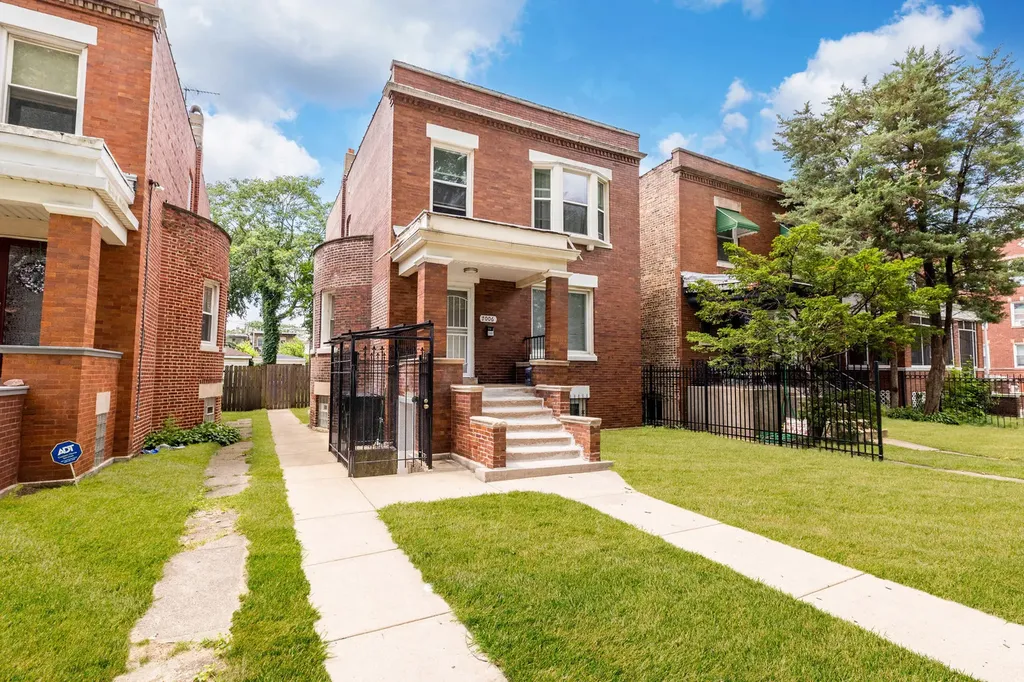 7006 South Calumet Avenue Chicago IL 60637