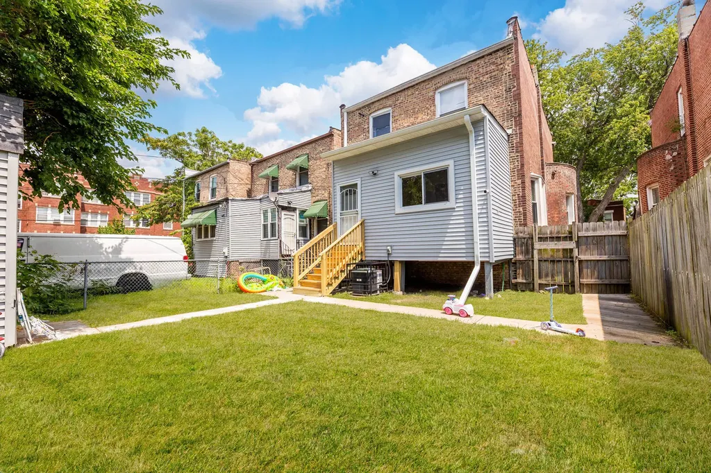 7006 South Calumet Avenue Chicago IL 60637