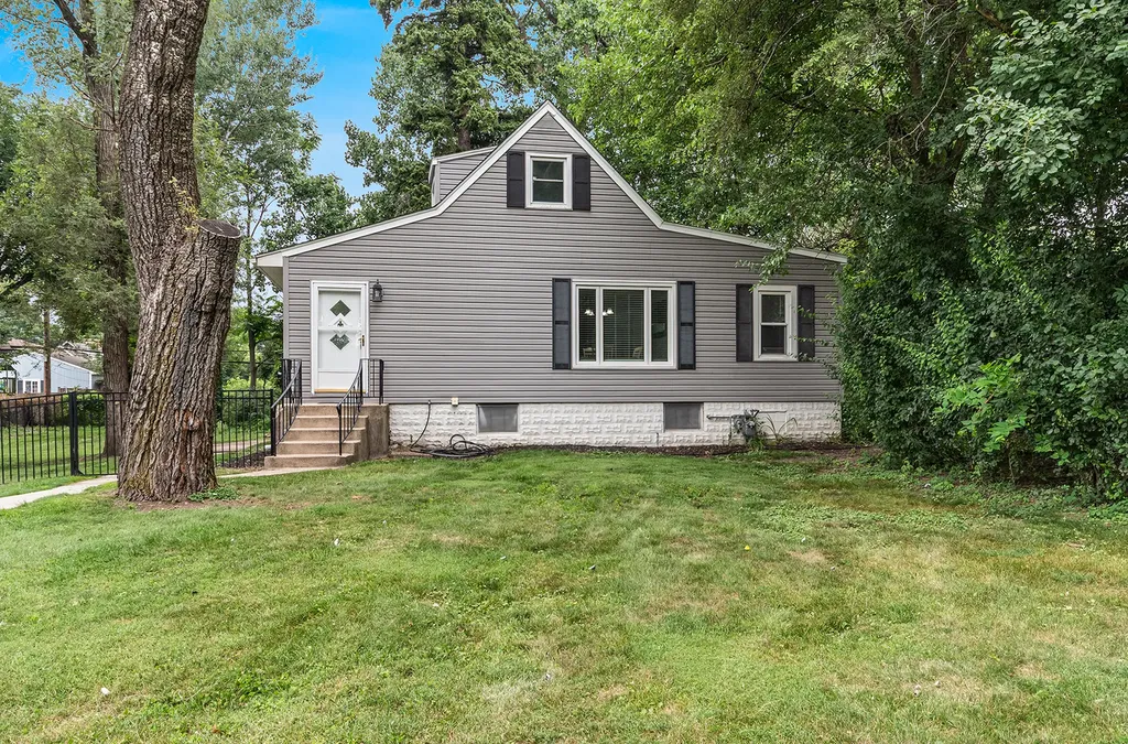 28 South Richmond Avenue Westmont IL 60559