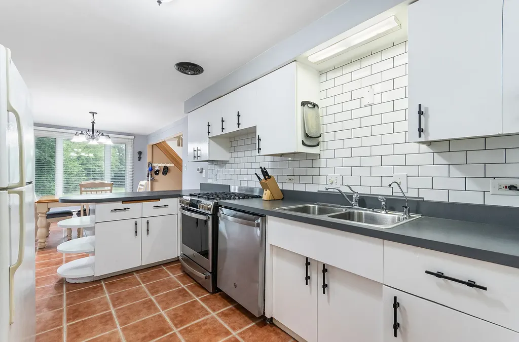 28 South Richmond Avenue Westmont IL 60559