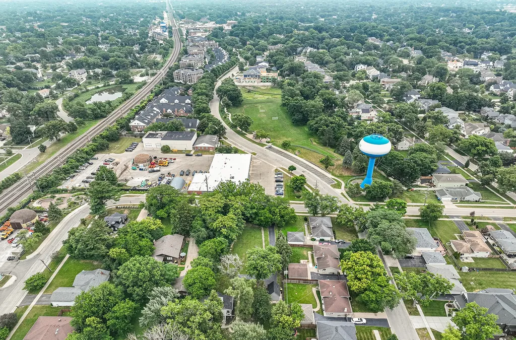 28 South Richmond Avenue Westmont IL 60559