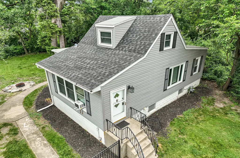 28 South Richmond Avenue Westmont IL 60559