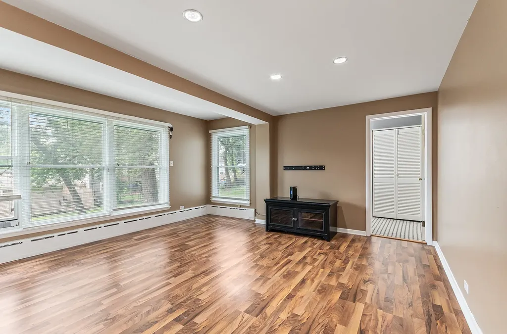 28 South Richmond Avenue Westmont IL 60559