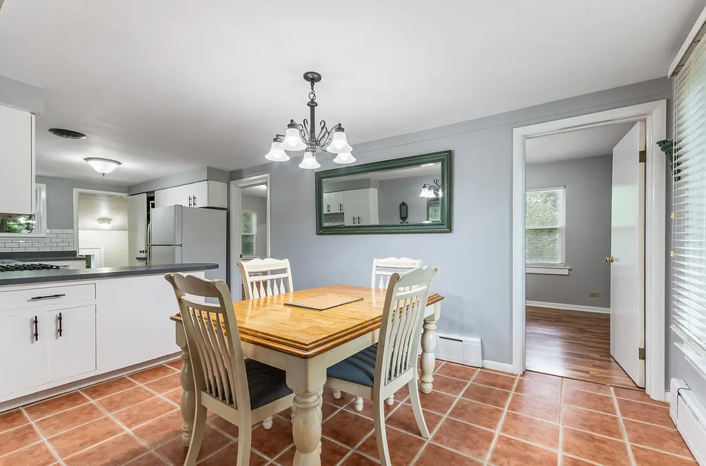 28 South Richmond Avenue Westmont IL 60559